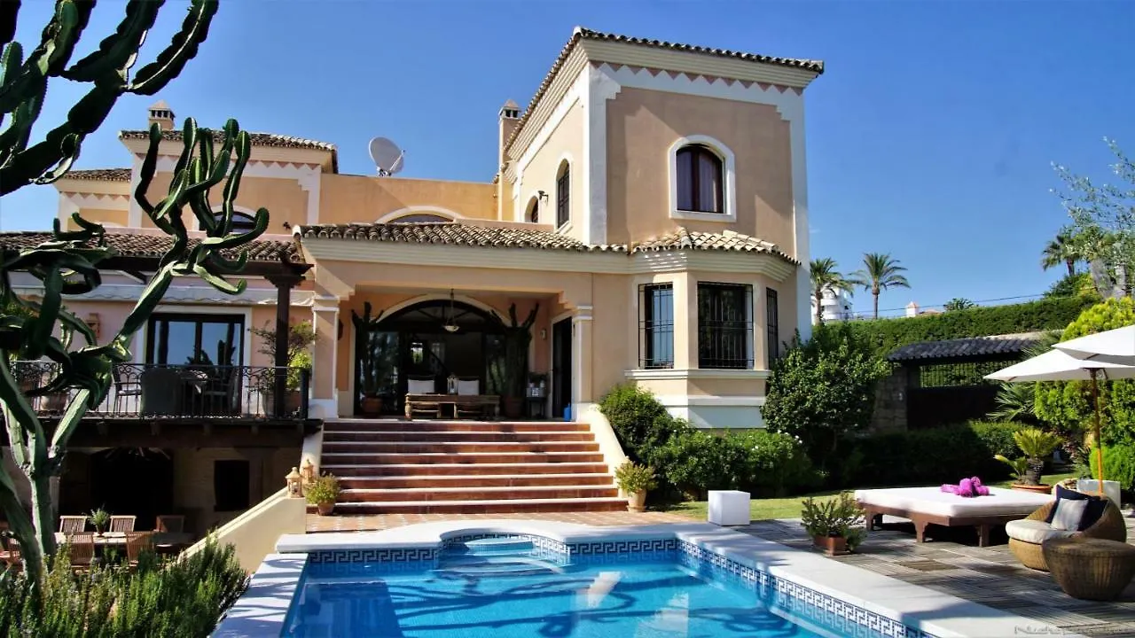 Luxury Villa Hortensia 마르베야 0*,